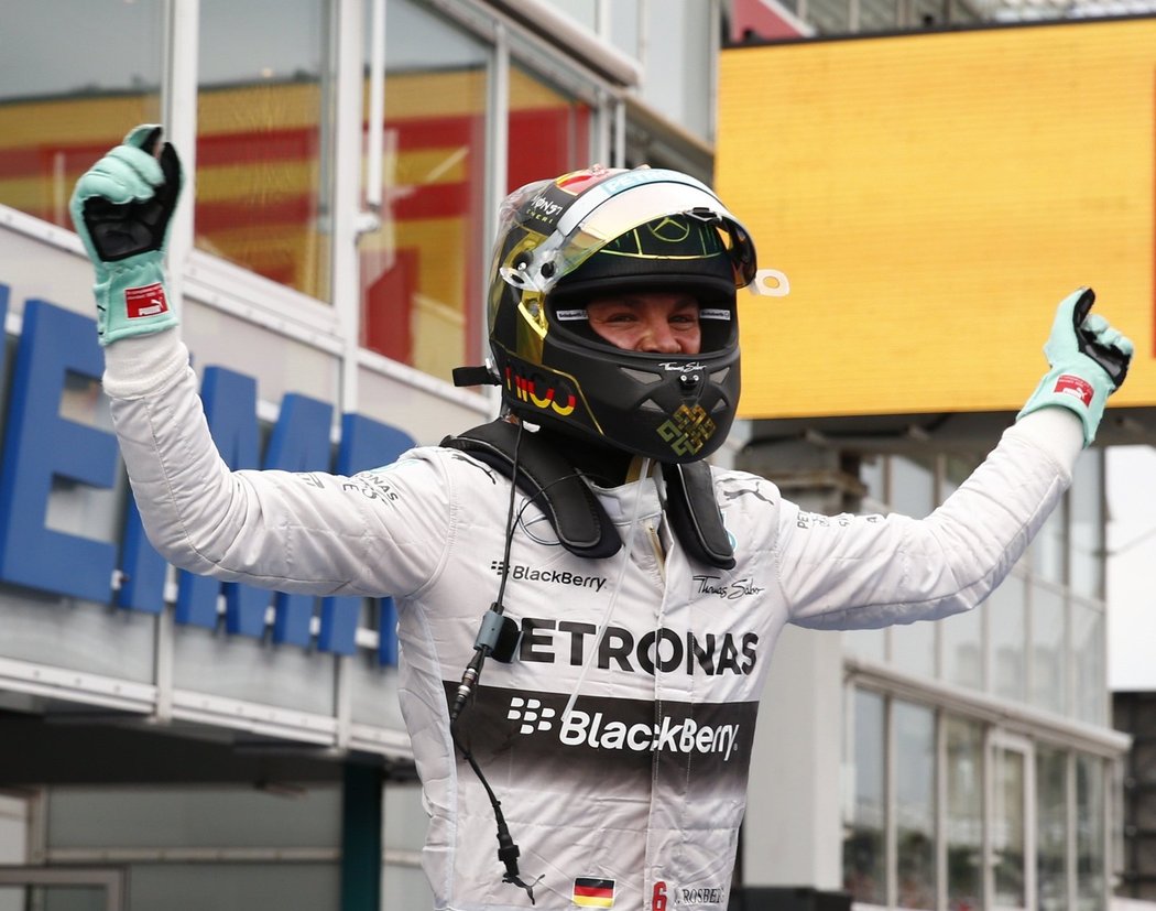Nico Rosberg slaví svůj triumf ve Velké ceně Německa