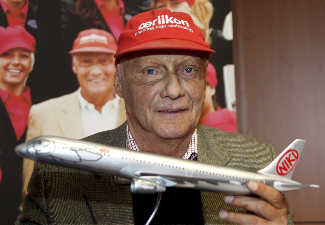 Kromě závodění se Niki Lauda věnoval i letecké dopravě jako majitel společností Lauda Air, Niki či Laudamotion, jejichž letadla občas sám pilotoval.