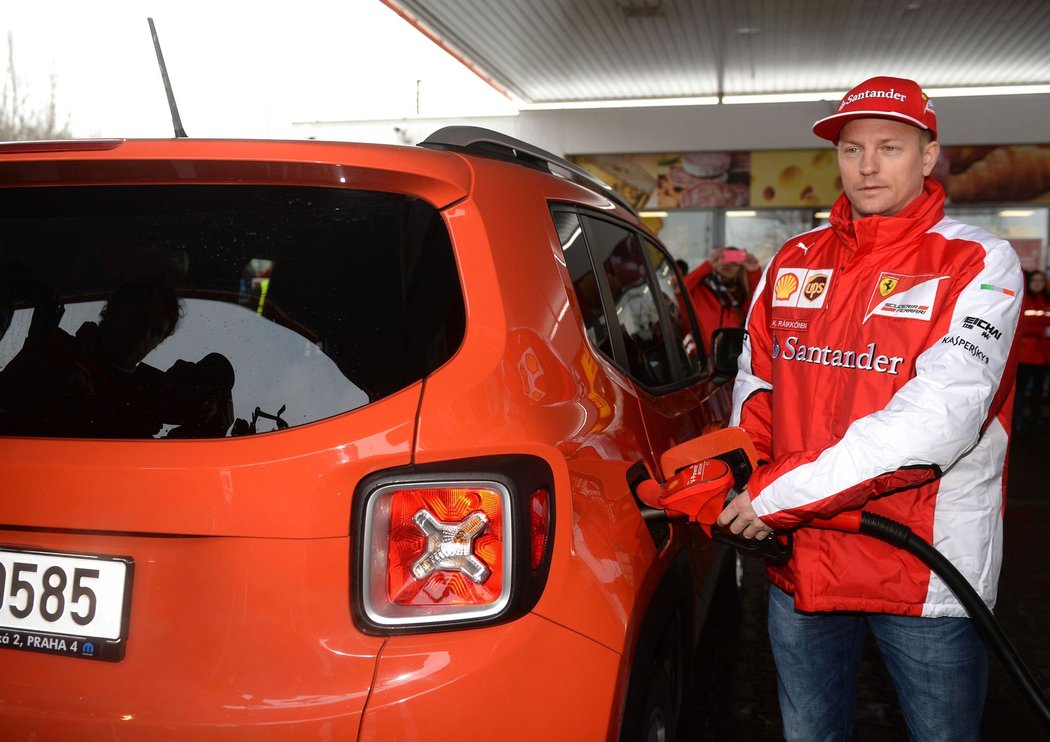 Kimi Räikkönen si v rámci propagační akce natankoval v Ostravě