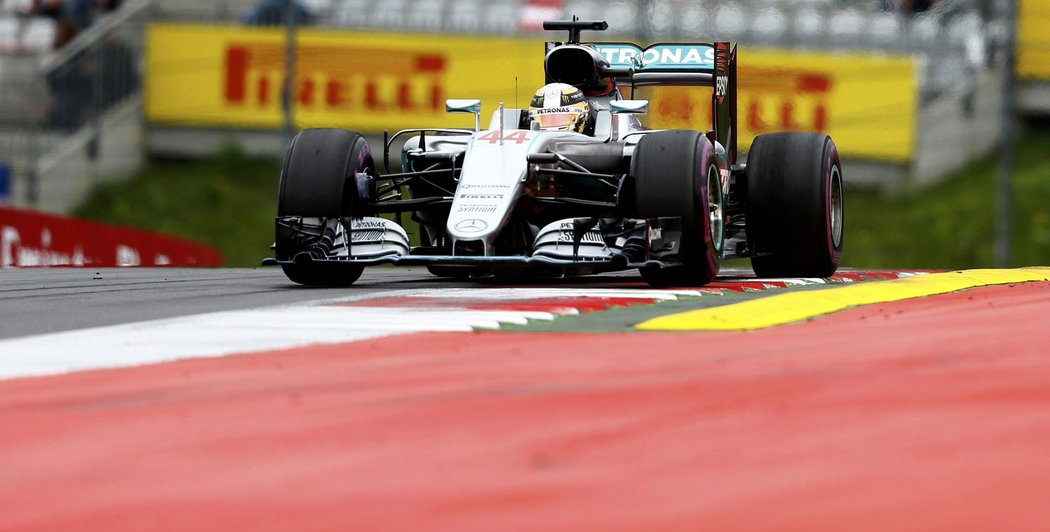 Lewis Hamilton na trati Velké ceny Rakouska formule 1