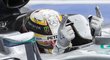 Lewis Hamilton slaví triumf ve Velké ceně Rakouska