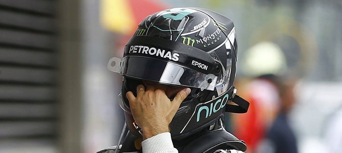 Nico Rosberg z Mercedesu, který v Rakousku přišel o stupně vítězů až v posledním kole