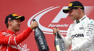 FIA má u Bottasova startu co vysvětlovat, Vettel navýšil náskok se štěstím