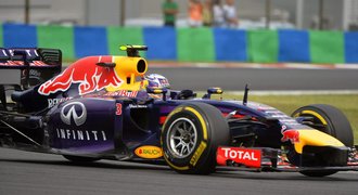 V Maďarsku kraloval Ricciardo, Hamilton si dojel pro třetí místo