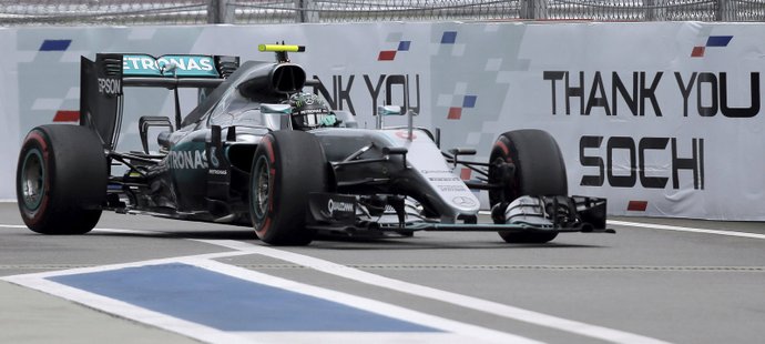 Rosberg dominoval kvalifikaci v Rusku