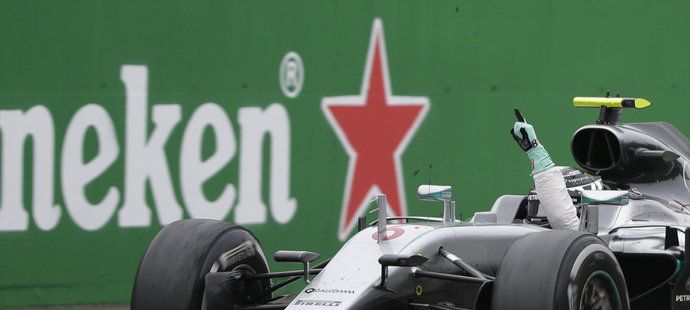 Nico Rosberg vyhrál Velkou cenu Itálie formule 1 před kolegou z Mercedesu Lewisem Hamiltonem