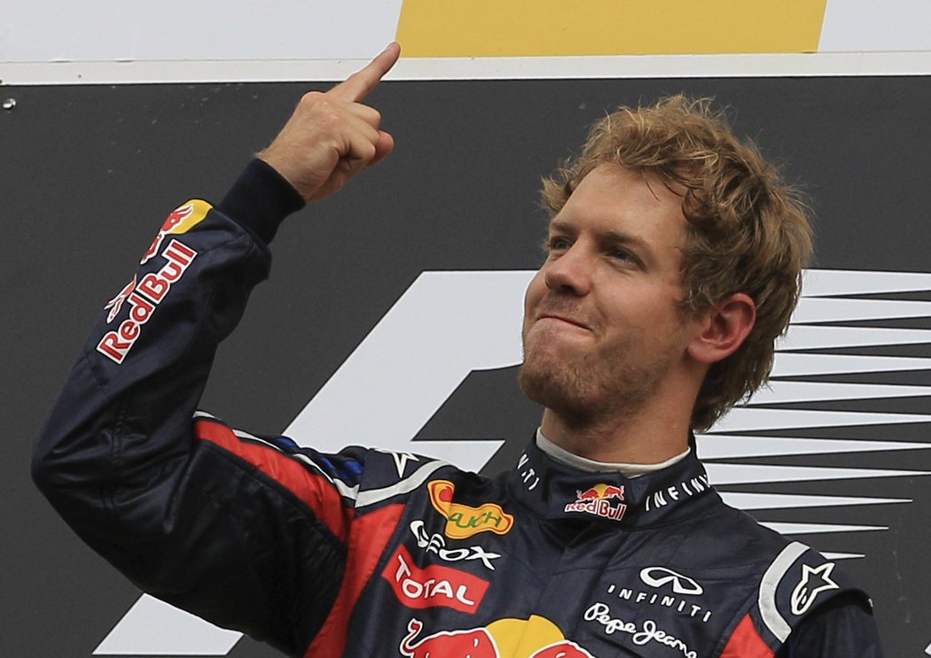 Sebastian Vettel se raduje z vítězství ve Velké ceně Belgie