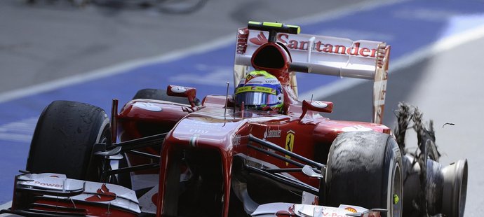 Felipe Massa patřil k těm nešťastníkům, které pneumatiky Pirelli ve Velké Británii zradily