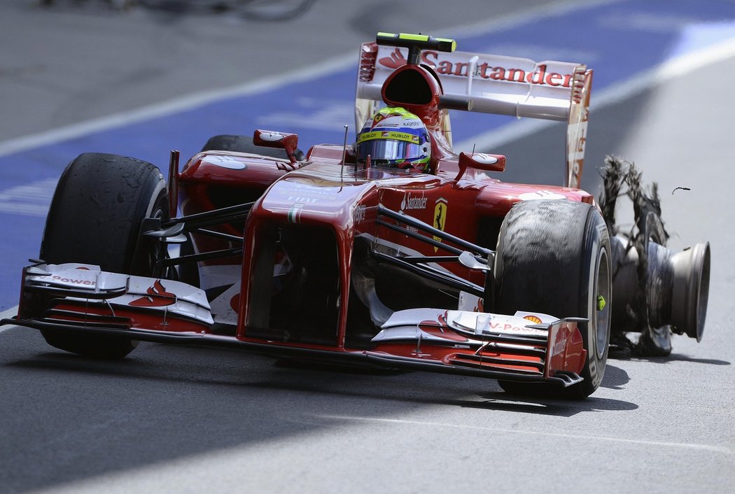 Felipe Massa patřil k těm nešťastníkům, které pneumatiky Pirelli ve Velké Británii zradily