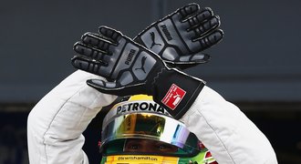Kvalifikaci v Silverstone ovládl Mercedes, první vyrazí Hamilton