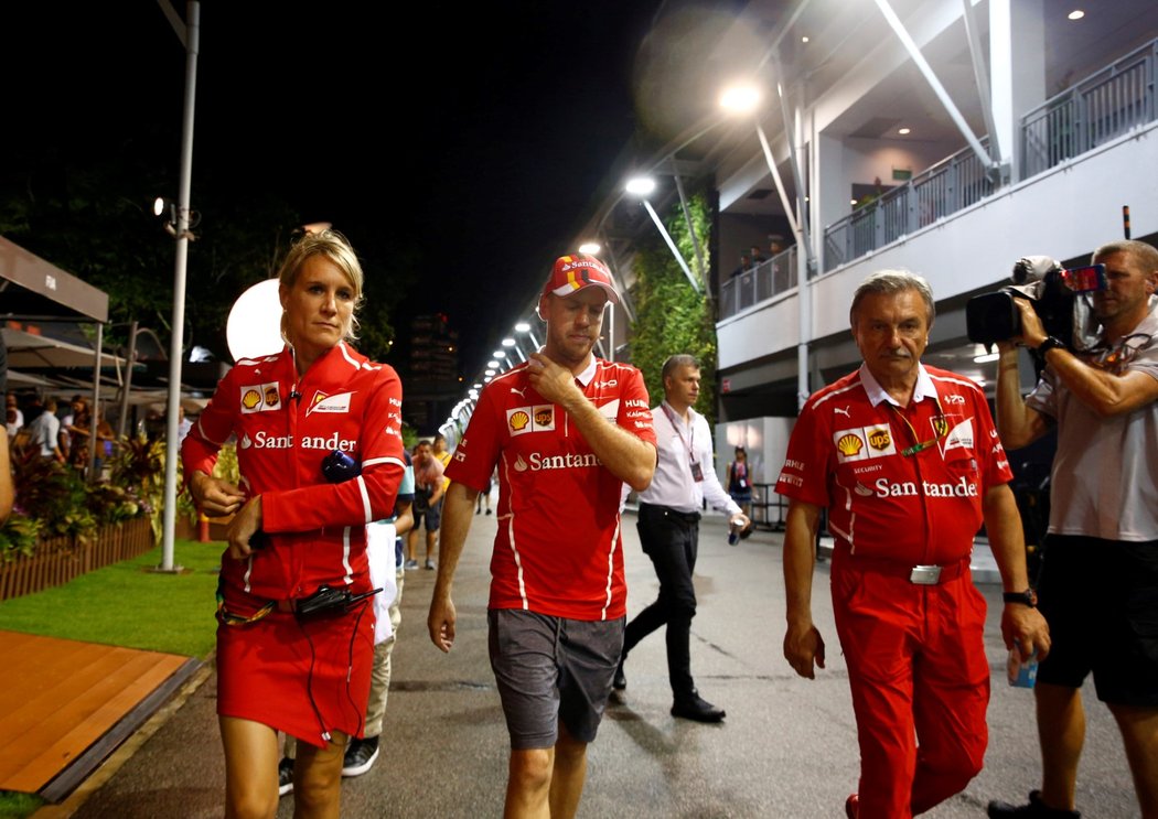 Sebastian Vettel po svém předčasném konci ve Velké ceně Singapuru