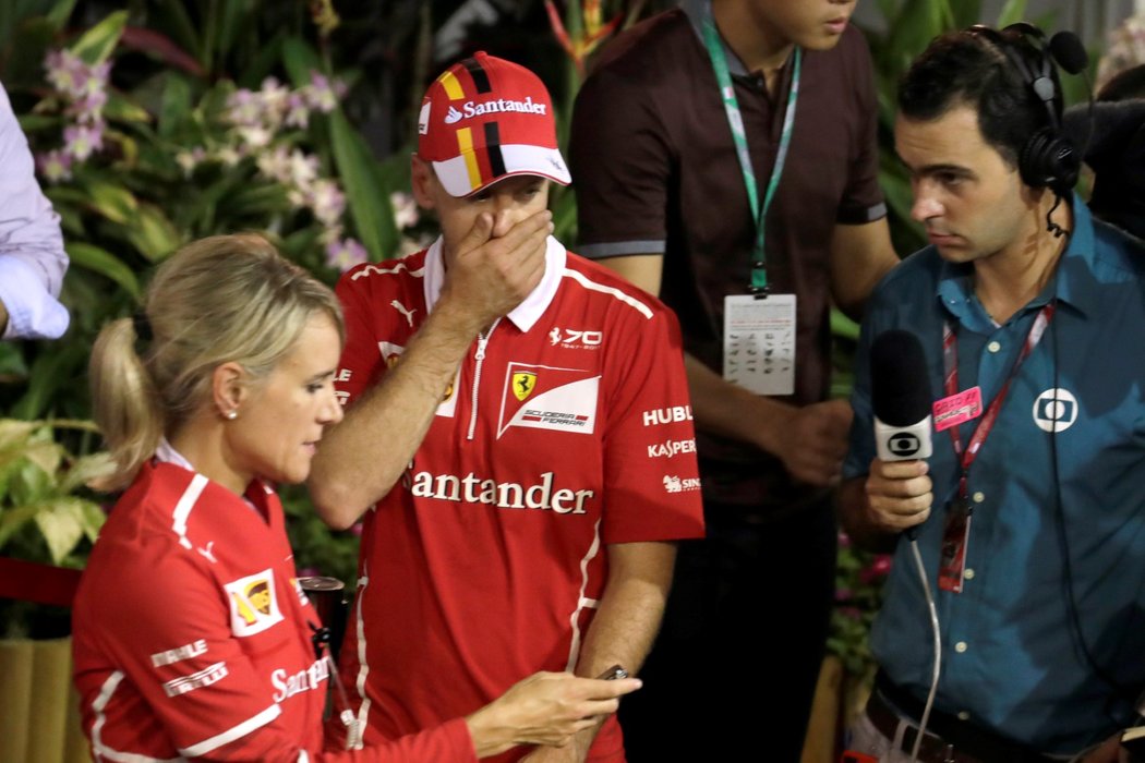 Sebastian Vettel po svém předčasném konci ve Velké ceně Singapuru