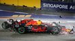 Velká cena Singapuru skončila pro Kimiho Räikkönena i Maxe Verstappena hned v první zatáčce