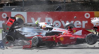 Alonsova bouračka vyděsila F1, nastane éra zavřených kokpitů?