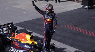 Výhra číslo 17! Verstappen posunul vlastní rekord, na pódiu i Alonso
