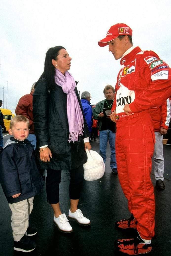 Malý Max Verstappen se svojí matkou Sophii Kumpenovou a Michaelem Schumacherem