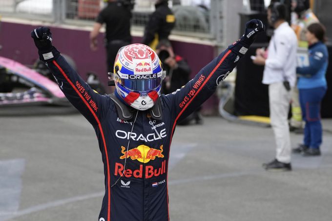 Verstappen vyhrál v Baku, Sainz na bedně. Zápletka v boji o titul, Piastri skončil ve zdi Verstappen vyhrál v Baku, Sainz na bedně. Zápletka v boji o titul, Piastri skončil ve zdi