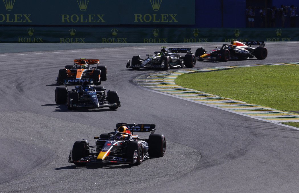 Max Verstappen ovládl sprint v Brazílii