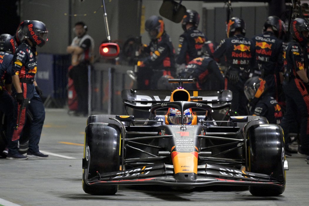 Max Verstappen skončil v Singapuru pátý