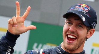 Král Vettel: Přes nadávky i postupné zrychlování znovu na trůn