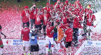 SESTŘIHY: Slavia má titul, zničila Brno! Do pohárů jde Boleslav po debaklu