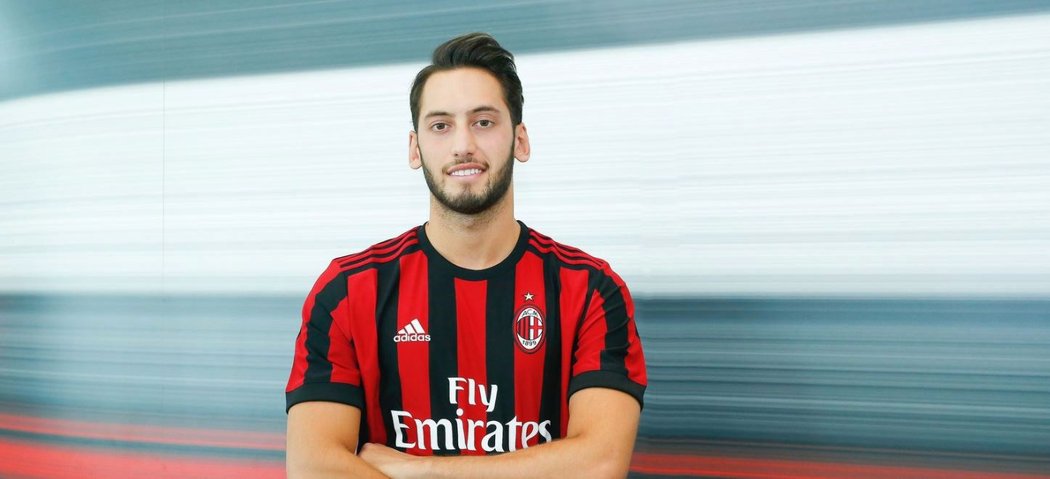 Zálohu Milána posílil Hakan Calhanoglu