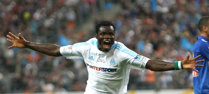 Taye Taiwo přestupuje z Marseille do AC Milán