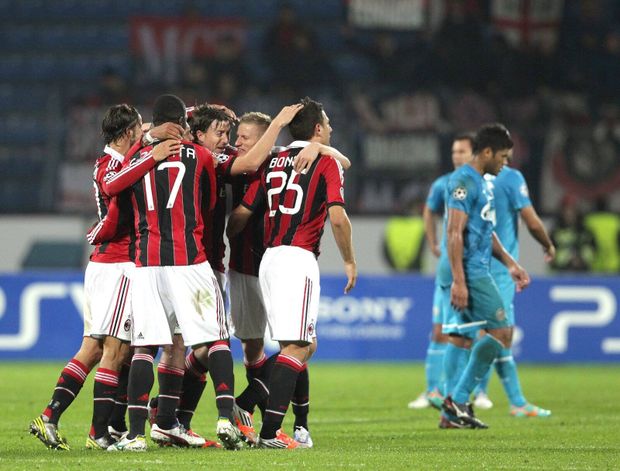Fotbalisté AC Milán slaví. Na horké půdě Zenitu Petrohrad zvítězili 3:2 Fotbalisté AC Milán slaví. Na horké půdě Zenitu Petrohrad zvítězili 3:2