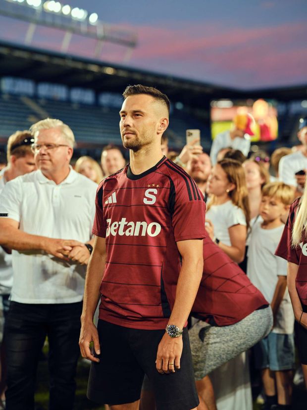 Jakub Pešek v novém dresu Sparty Jakub Pešek v novém dresu Sparty