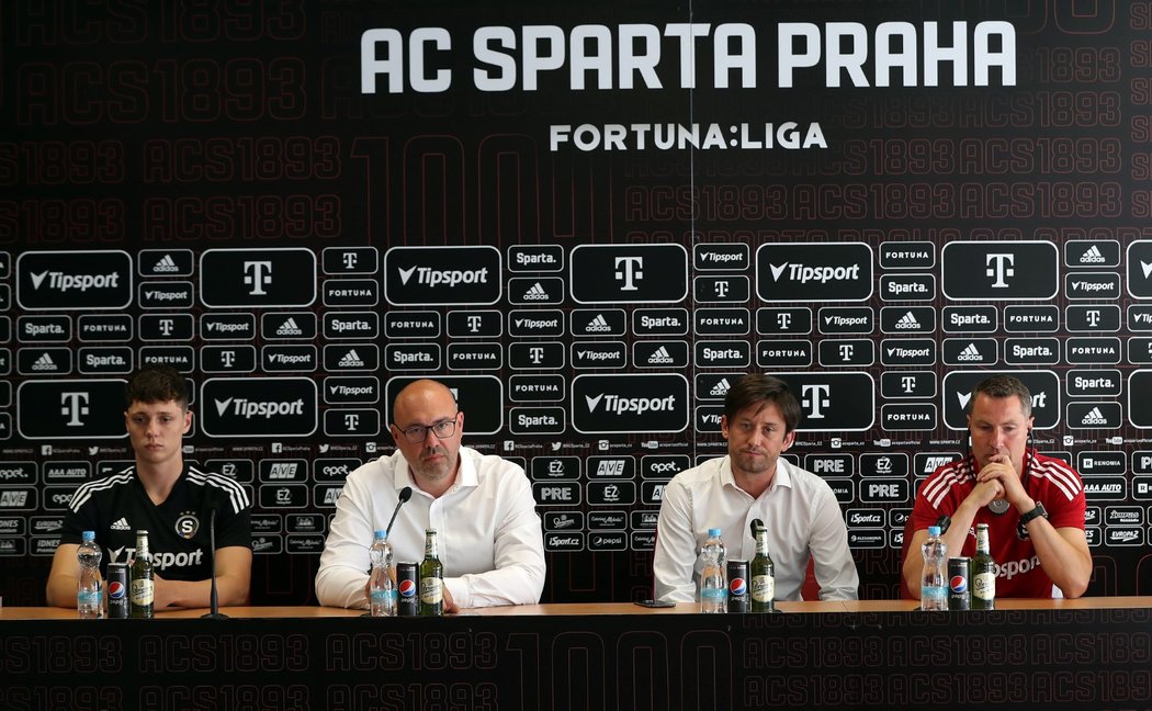 Předsezonní tiskové konference Sparty se zúčastnil Ladislav Krejčí mladší, František Čupr, Tomáš Rosický a Brian Priske