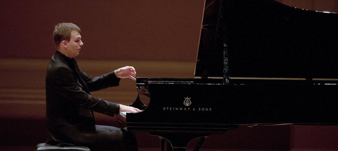 Maďarský klavírista Adam György při koncertu v newyorské Carnegie Hall