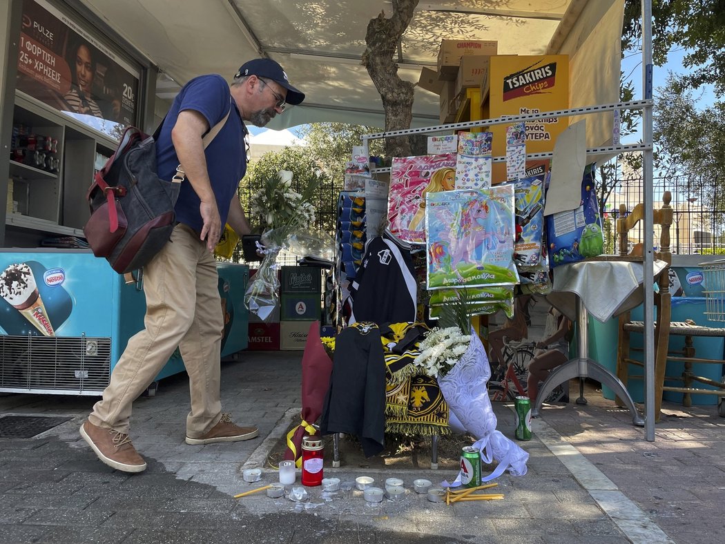 Příznivci AEK Atény uctili památku tragicky zesnulého Michalise Katsourise