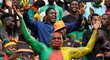Kamerunští fanoušci během zápasu s Kapverdami