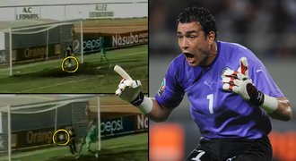 VIDEO: Africký Buffon neuvěřitelně chyboval a daroval soupeři výhru