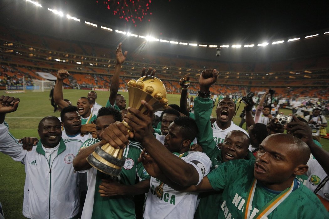 Nigérie slaví triumf na africkém fotbalovém mistrovství. Ve finále vyhrála nad Burkinou Faso 1:0