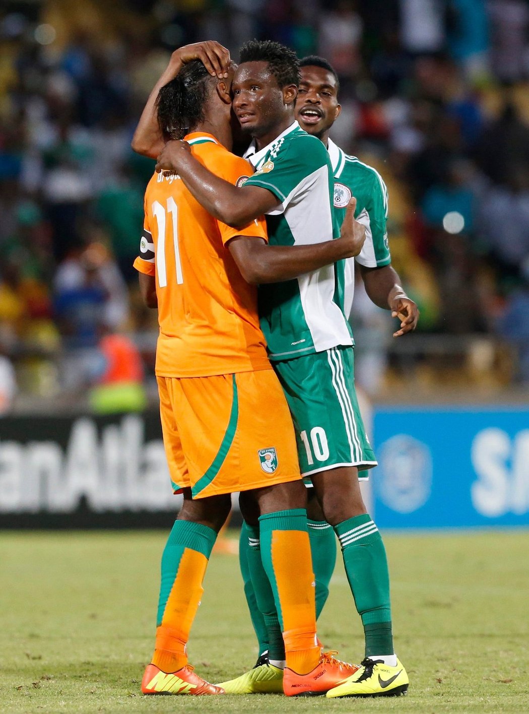 Kanonýr Pobřeží slonoviny Didier Drogba se snažil, ale porážce 1:2 od Nigérie ve čtvrtfinále afrického fotbalového šampionátu nezabránil. Nigérie slavila, Pobřeží slonoviny a jeho hvězdy smutní