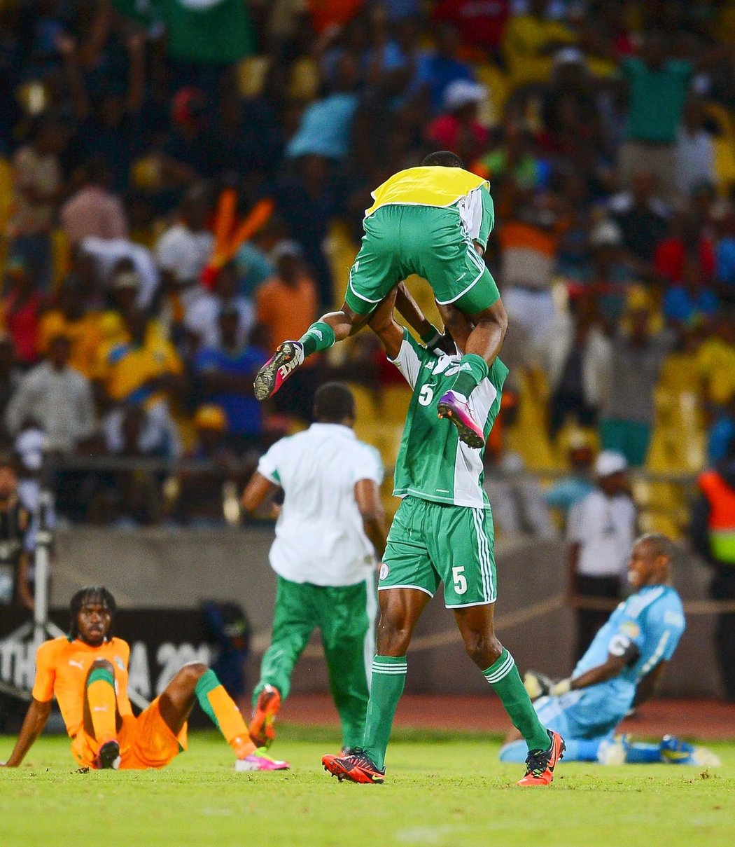 Nigérie ve čtvrtfinále afrického fotbalového šampionátu vyhrála nad Pobřežím slonoviny se všemi jeho hvězdami 2:1 a vítězové mocně slavili