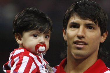 Aguero se svým synem Benjaminem