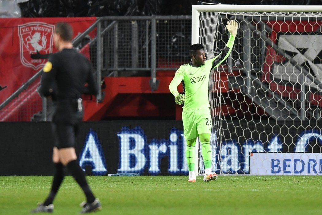 Brankář Ajaxu André Onana je v hledáčku Arsenalu