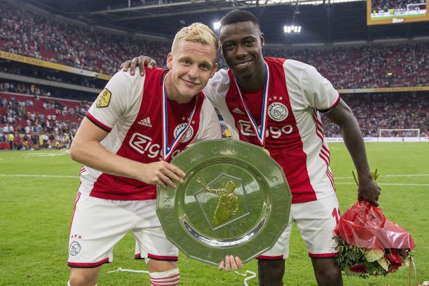 Donny van de Beek a Quincy Promes po zápase Ajax - PSV Donny van de Beek a Quincy Promes po zápase Ajax - PSV