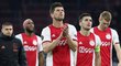 K volání Ajaxu Amsterodam po předčasném konci aktuálního ročníku nizozemské fotbalové ligy se přidaly také další kluby AZ Alkmaar a PSV Eindhoven