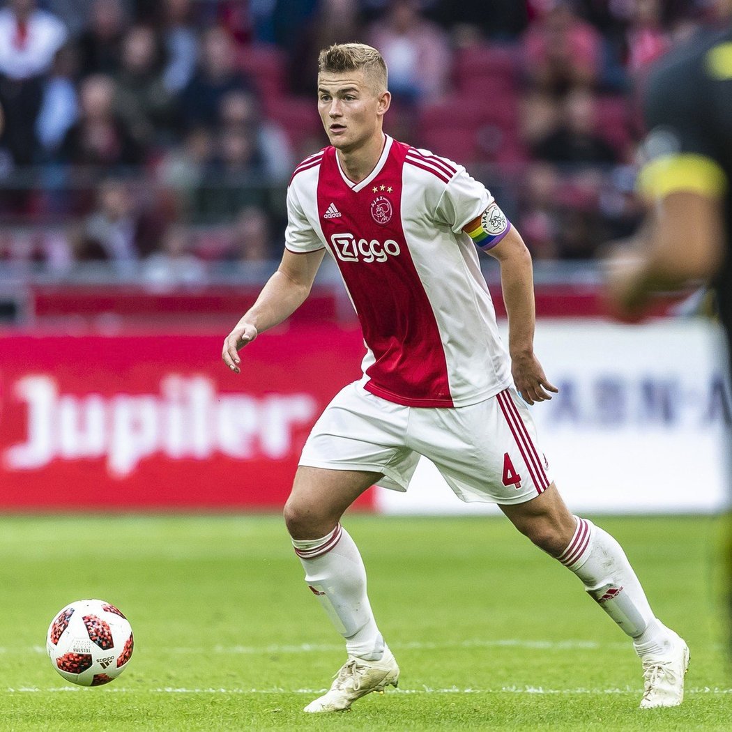 Teprve 19letý stoper a kapitán Ajaxu Matthijs de Ligt je považován za jednoho z největších talentů současné doby