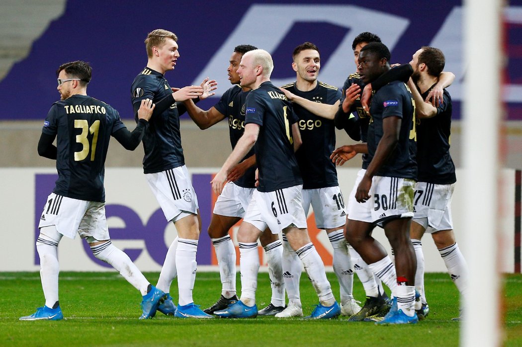Fotbalisté Ajaxu v závěru otočili úvodní duel prvního kola vyřazovací fáze Evropské ligy na hřišti Lille