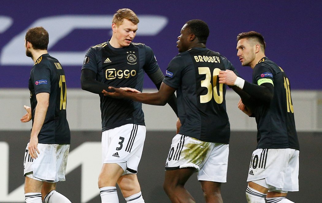 Fotbalisté Ajaxu v závěru otočili úvodní duel prvního kola vyřazovací fáze Evropské ligy na hřišti Lille