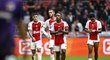 Zklamaní fotbalisté Ajaxu po domácí prohře s Alkmaarem