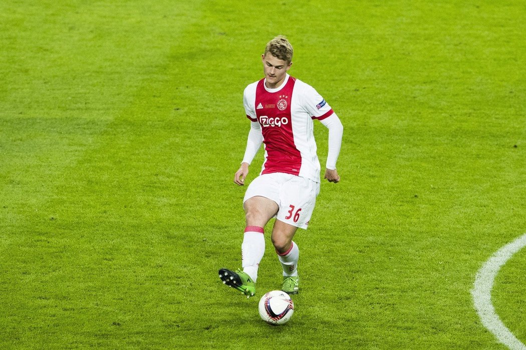 Obránce Matthijs de Ligt v dresu Ajaxu