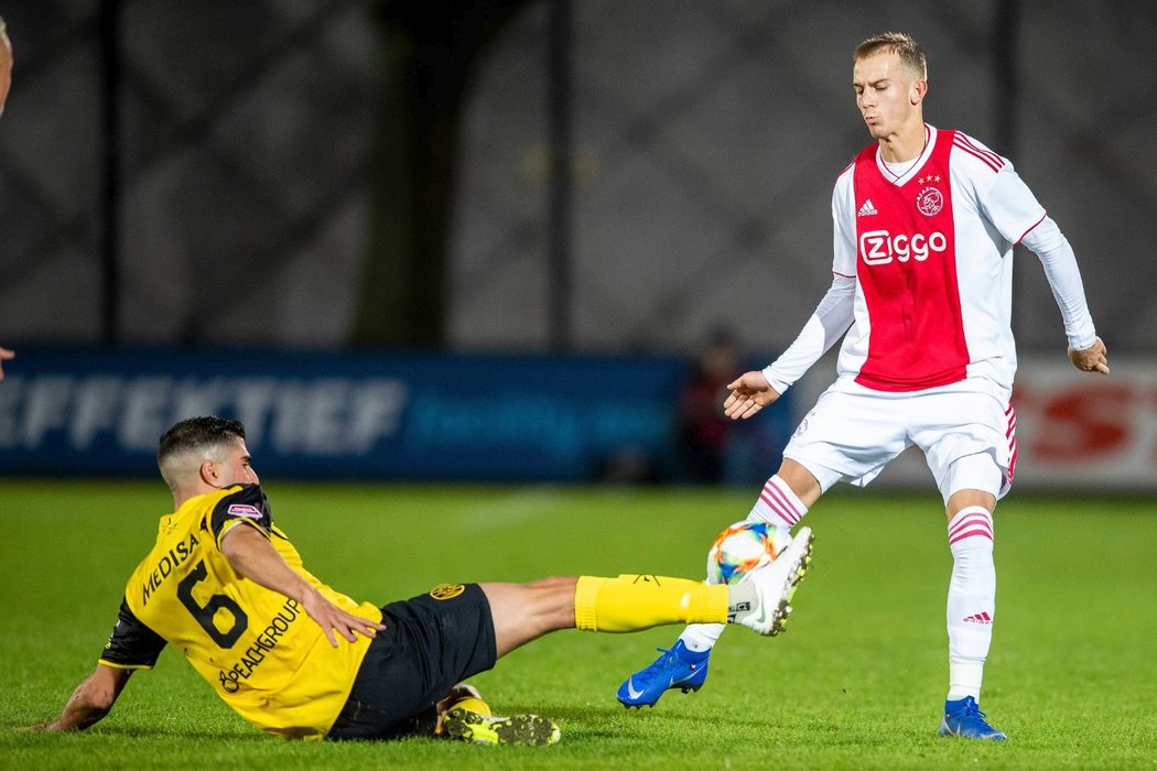 Václav Černý řádil za juniorku Ajaxu, v souboji s Rodou vstřelil i gól