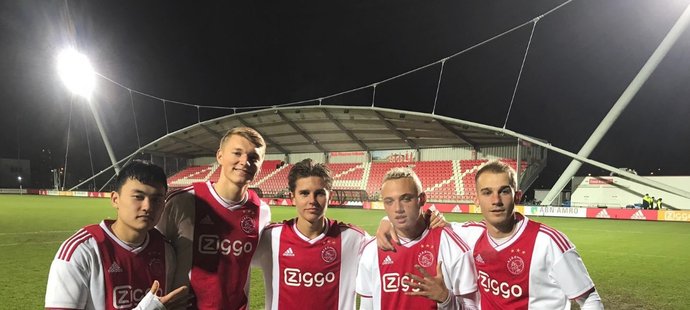 Václav Černý a jeho spoluhráči z juniorky Ajaxu