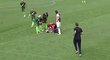 Mladého záložníka Ajaxu postihla během zápasu srdeční zástava