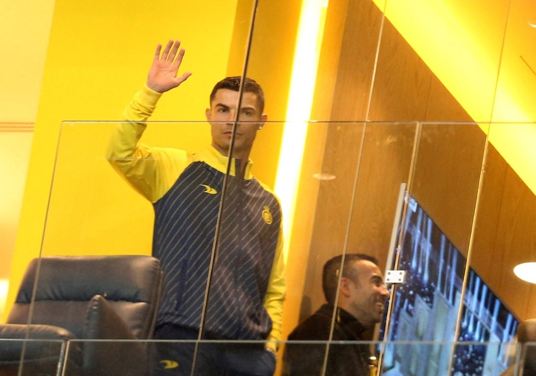 Cristiano Ronaldo uvnitř stadionu před zápasem klubu Al-Nassr